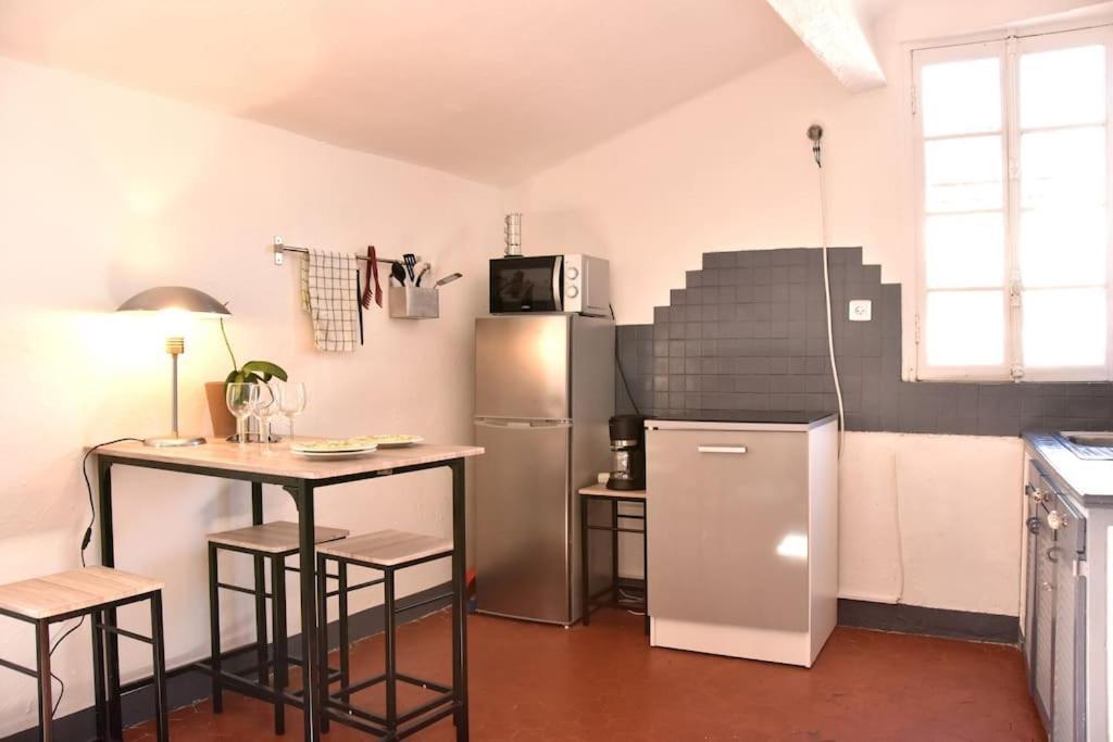 Lovely Flat In The Heart Of The Medieval City Hyères Exterior foto